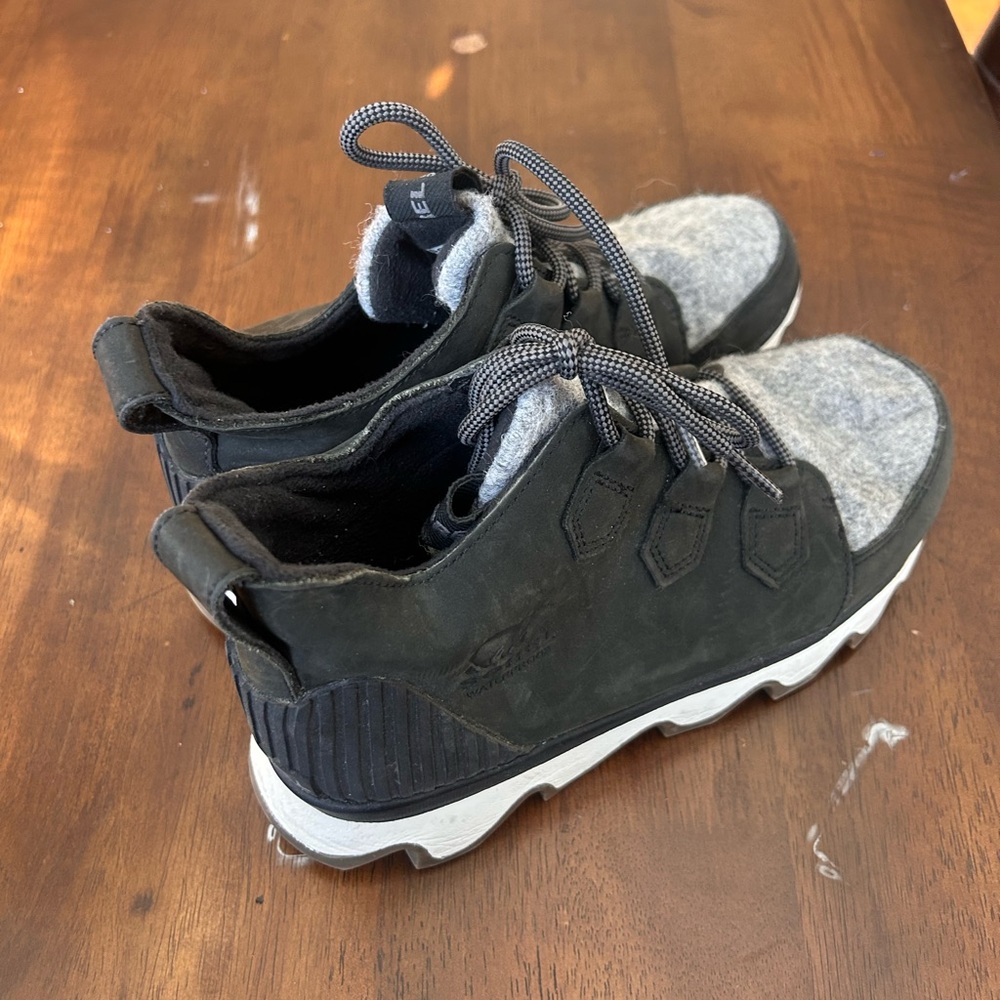 Sorel Kenetic Caribou Leather Boot black and grey